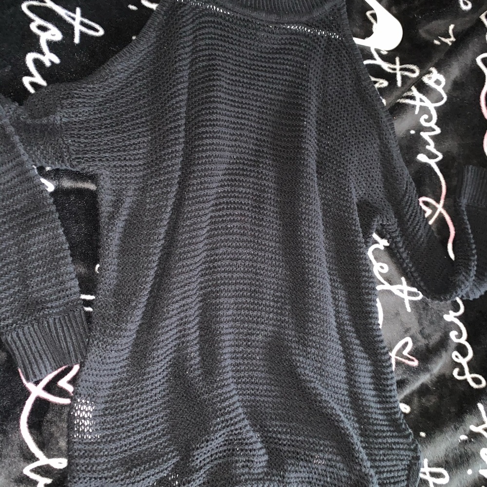 Knitted • See through long sleeve